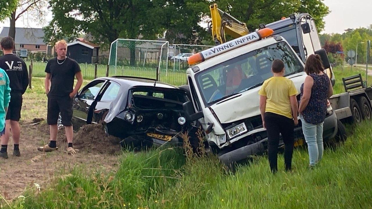 Twee gewonden bij aanrijding bij Mariënberg.