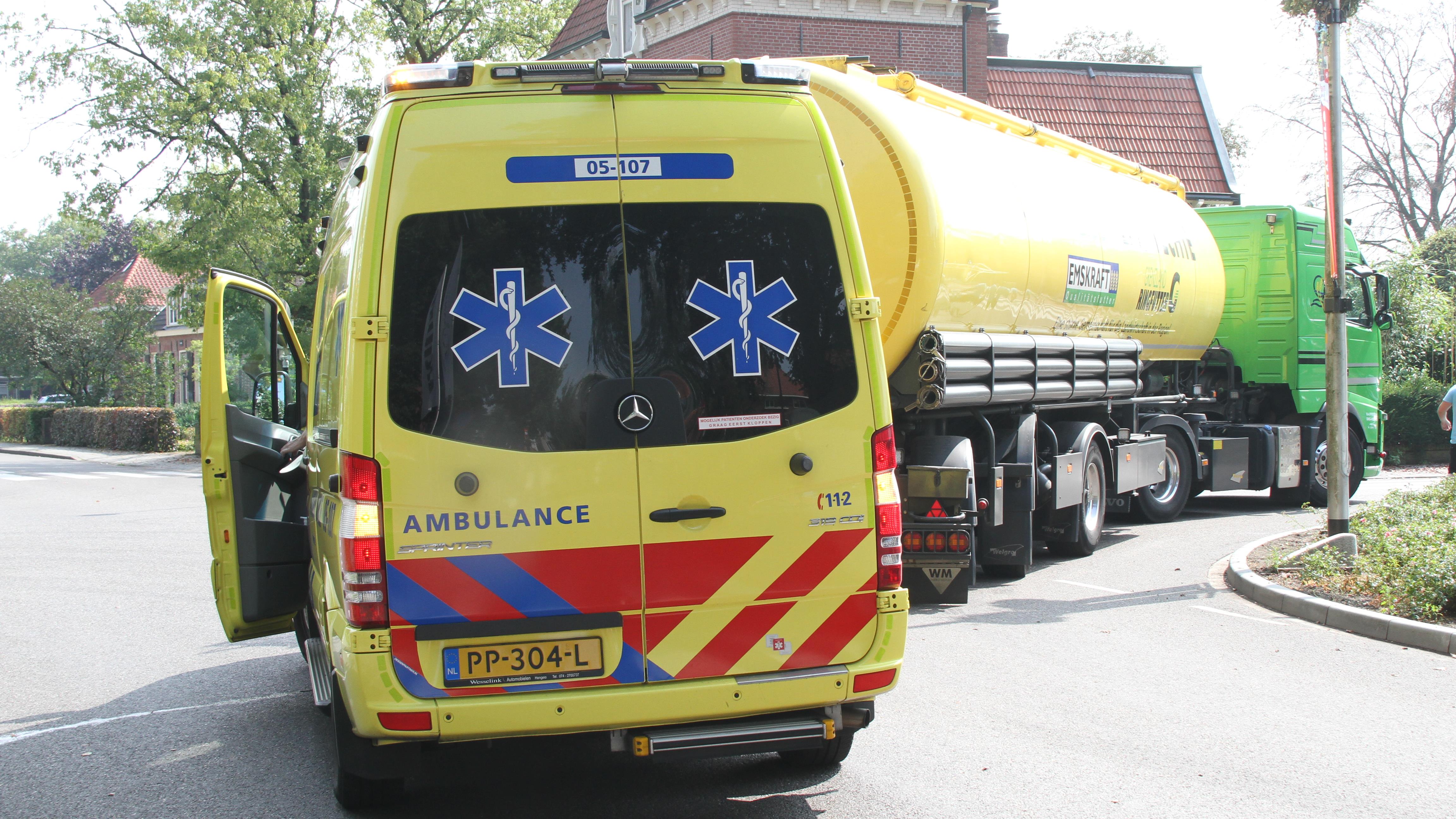 Fietsster gewond bij ongeluk met vrachtwagen in Markelo.