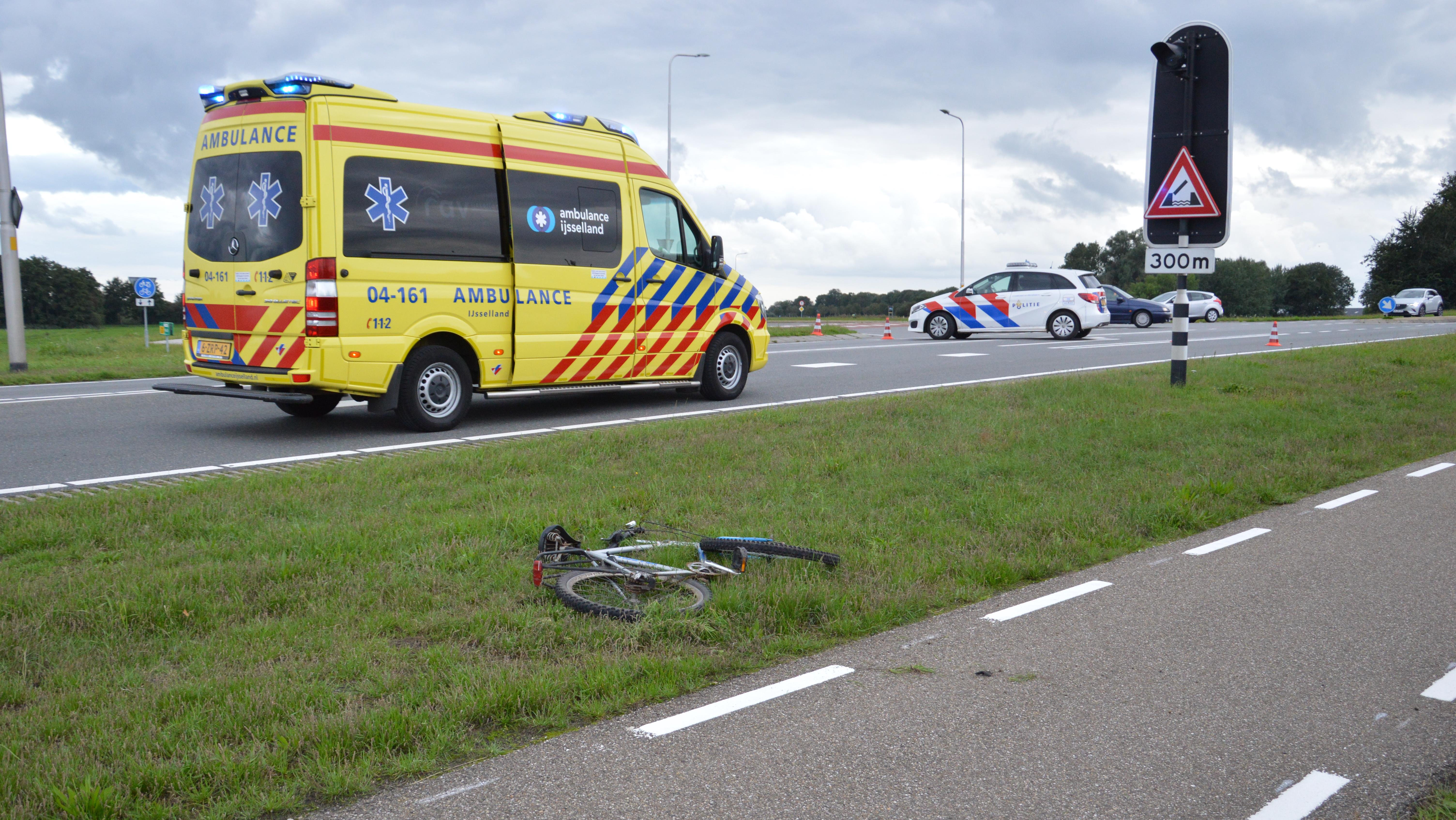 Fietser zwaargewond na aanrijding op N333 in Zuidveen.